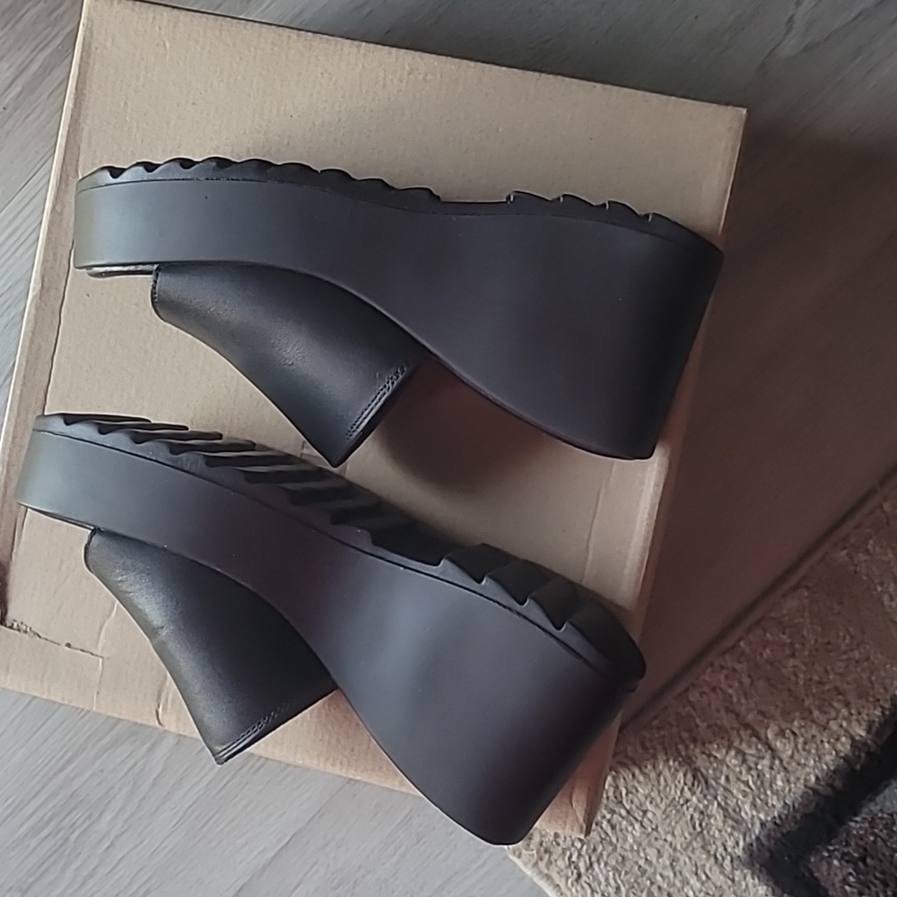 Steve Madden Slides